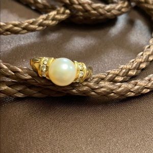 14 K gold ring with freshwater perl and diamonds